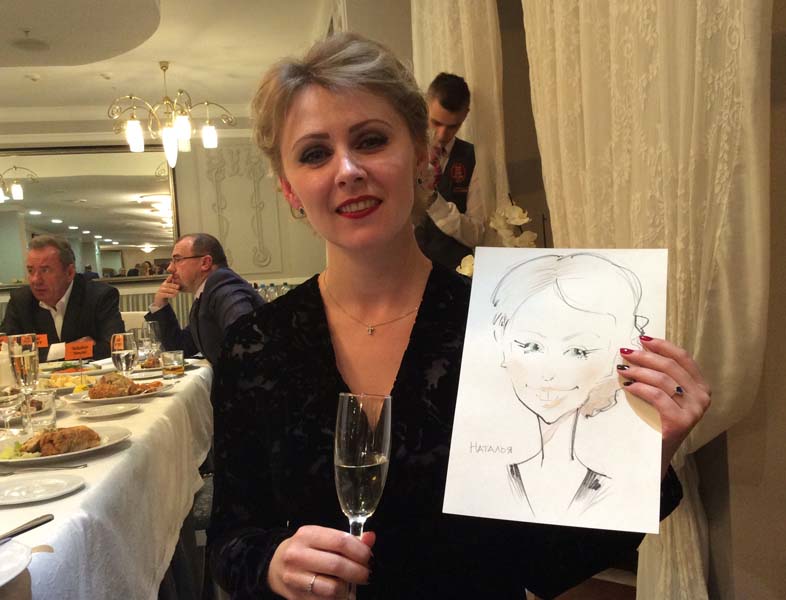 шарж держит Наталья на свадьбе в ресторане Авиньон Электросервис 