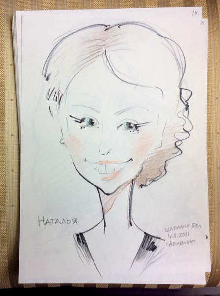 шарж Натальи цветными мелками в ресторане Авиньон Электросервис 