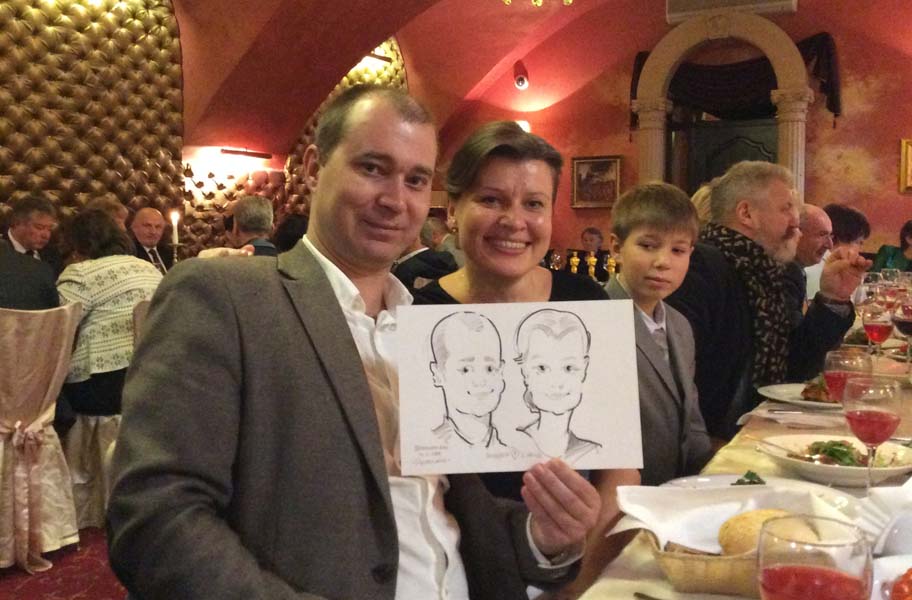 шаржисту позируют сотрудники транспортной компании ресторан Ренессанс на корпоративе 23 февраля